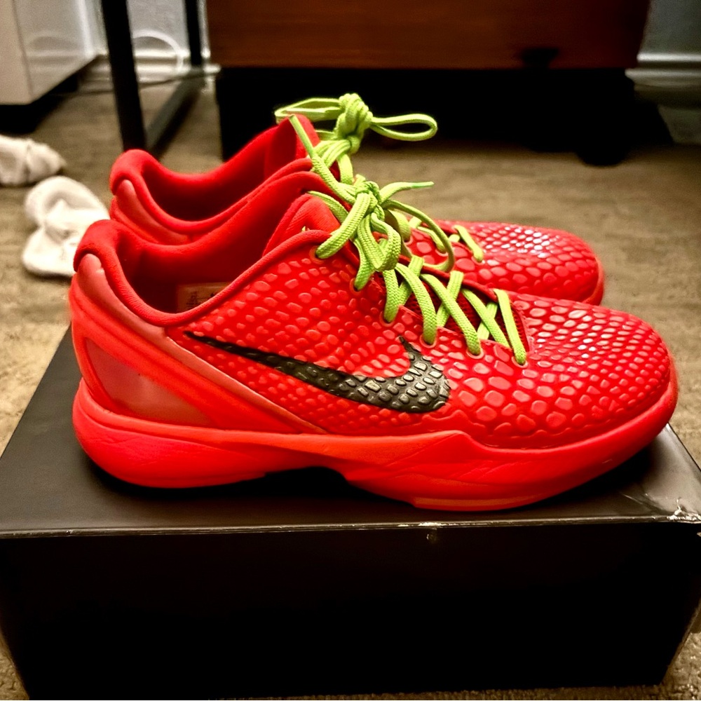 Kobe reverse grinches size 7